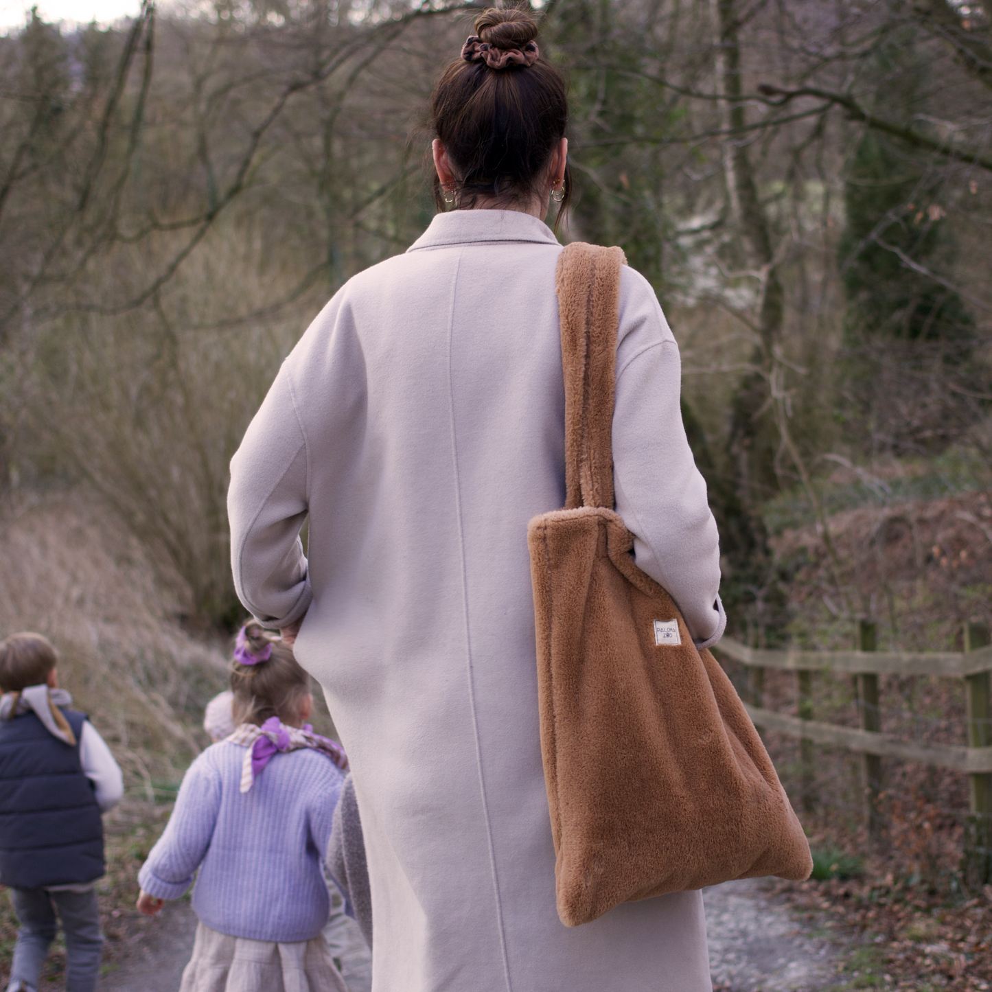 PalomaZoo Oversize Shopper Teddy getragen von einer Frau